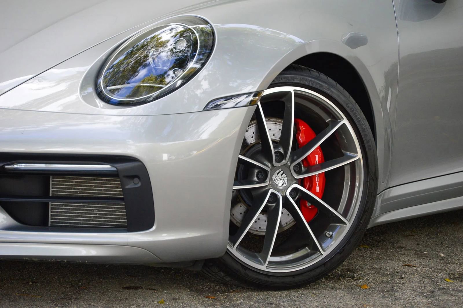 Used 2024 Porsche 911 Carrera 4S image 2