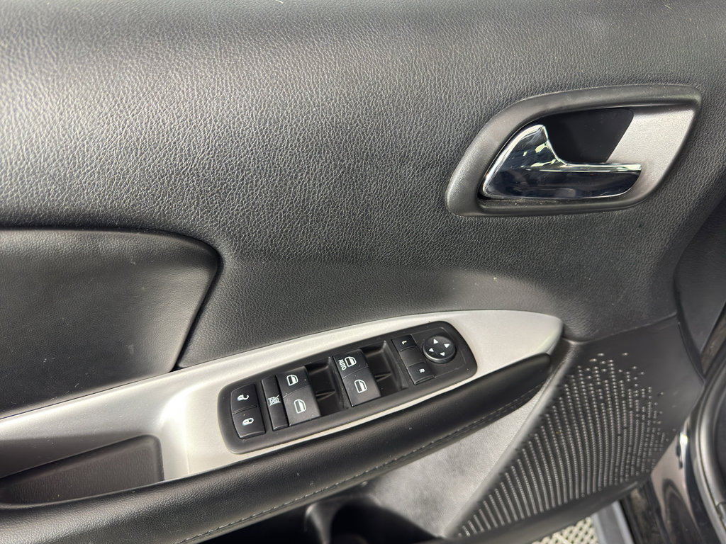 Used 2018 Dodge Journey SE image 13