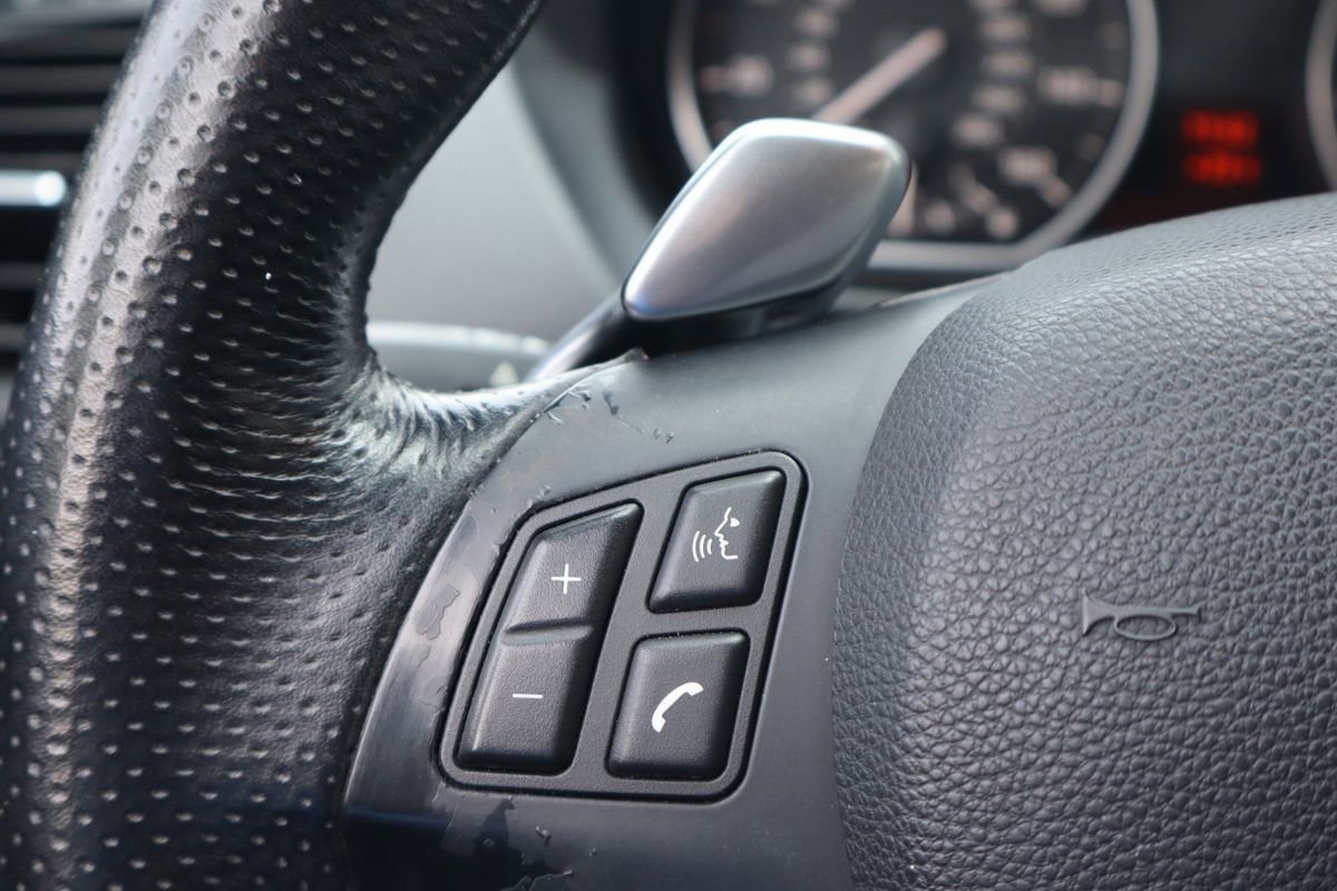 Used 2010 BMW 135i Convertible image 12