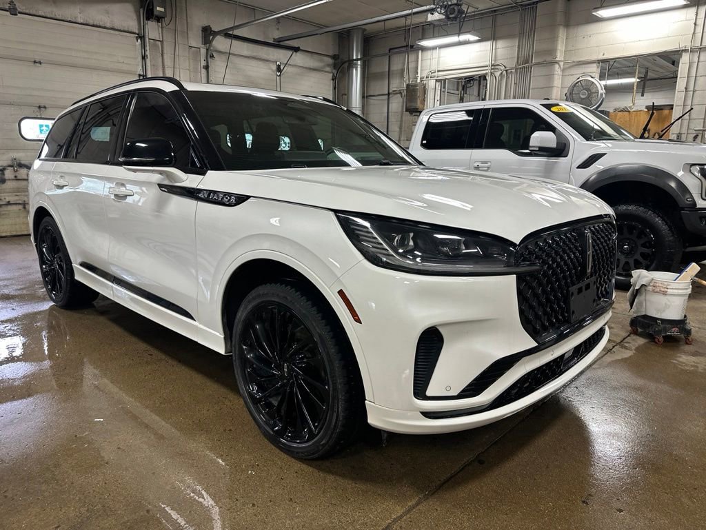 Used 2025 Lincoln Aviator Reserve w/ Equipment Group 201A AWD/4WD image 2