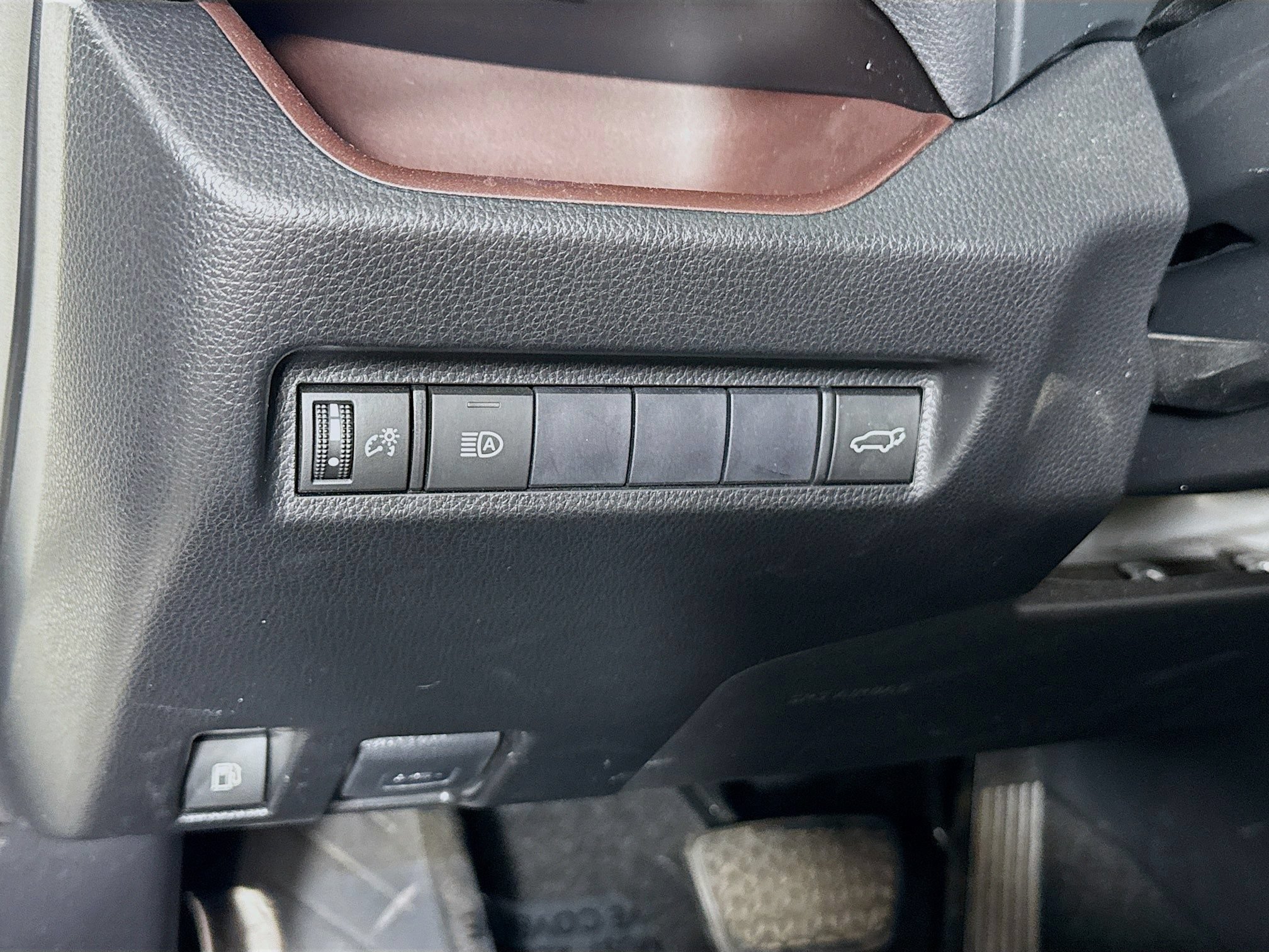 Certified 2020 Toyota RAV4 Limited AWD/4WD image 10