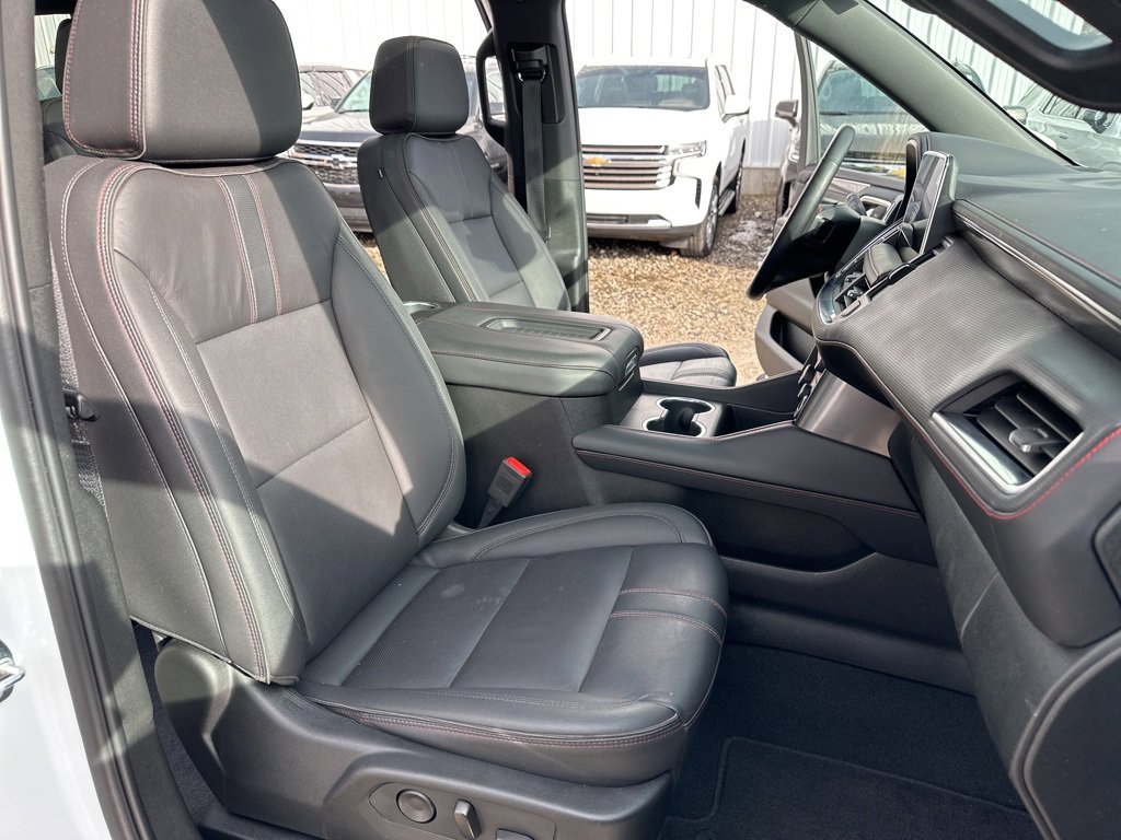 Used 2023 Chevrolet Suburban RST w/ Luxury Package image 28