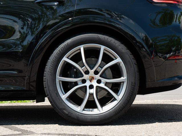 New 2025 Porsche Cayenne Coupe image 13