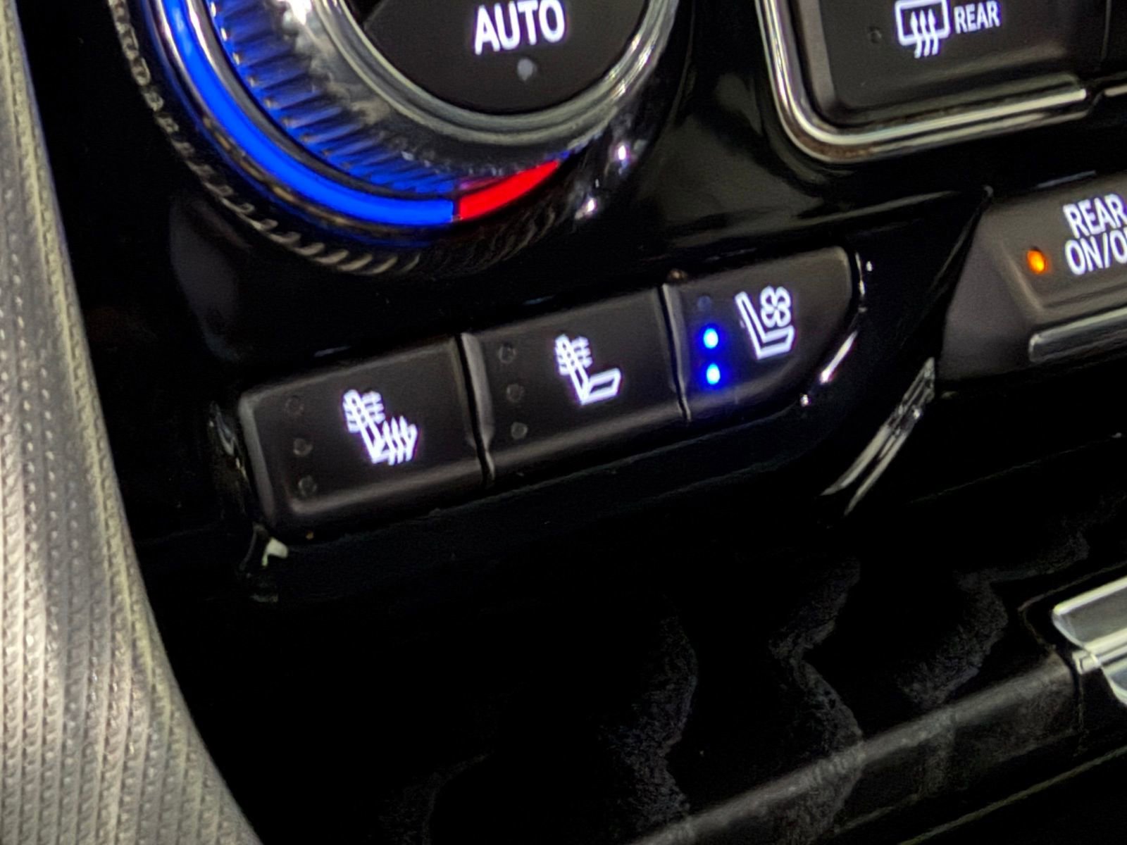 Used 2023 GMC Yukon Denali image 35