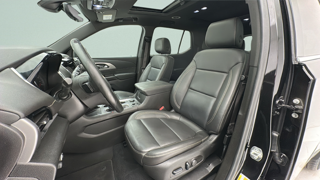 Used 2023 Chevrolet Traverse LT w/ LT Premium Package AWD/4WD image 13