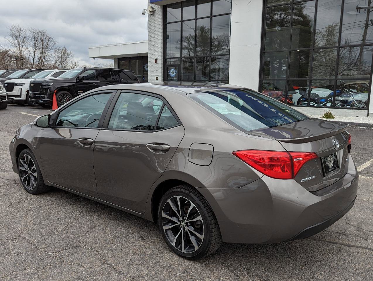 Used 2017 Toyota Corolla SE w/ SE Premium Package FWD image 10