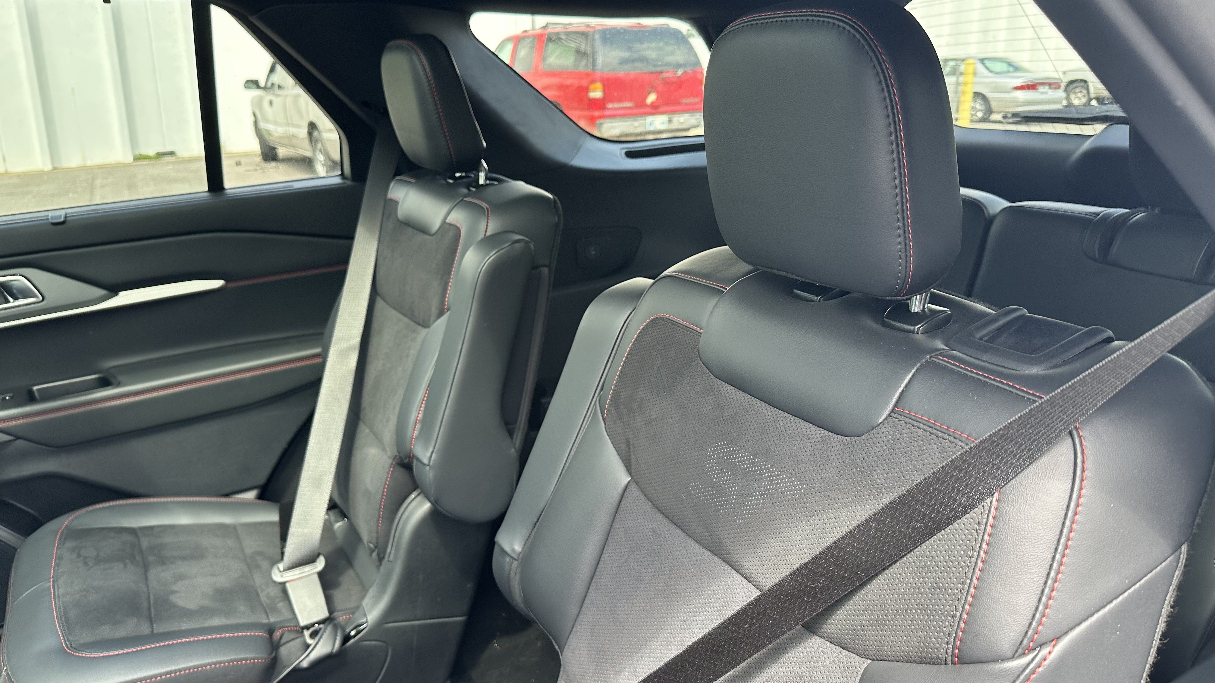 Used 2025 Ford Explorer ST AWD/4WD image 32