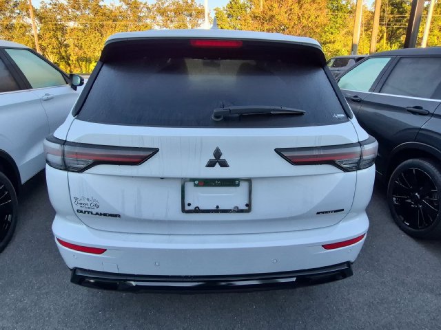 New 2026 Mitsubishi Outlander LE FWD image 4