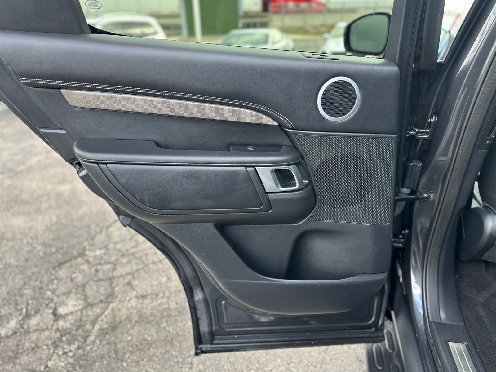 Used 2020 Land Rover Discovery HSE AWD/4WD image 40