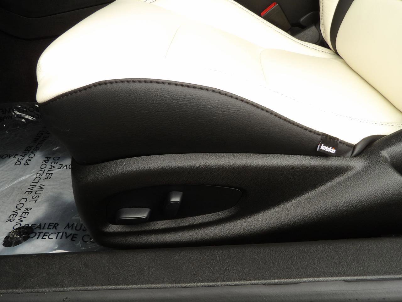 Used 2021 Chevrolet Camaro LT w/ RS Package image 14