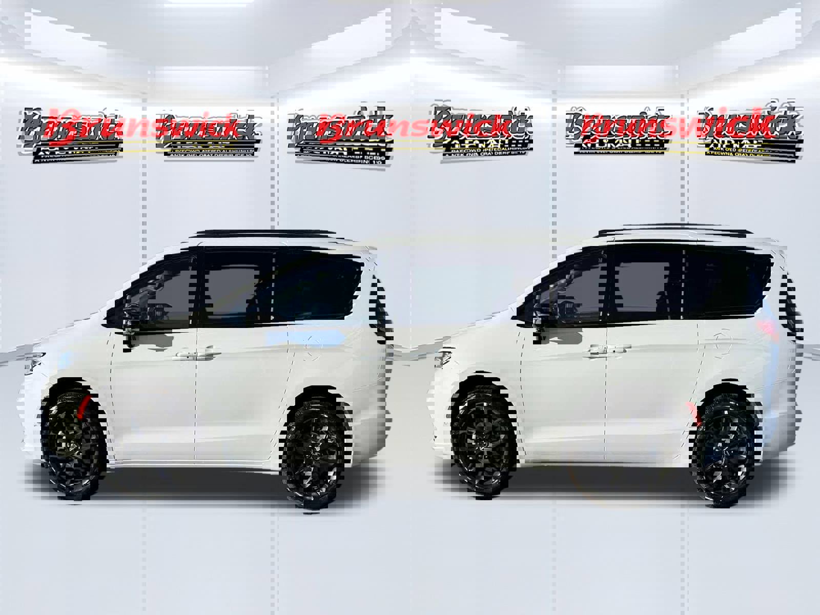 New 2026 Chrysler Pacifica Limited w/ S Appearance Package image 3