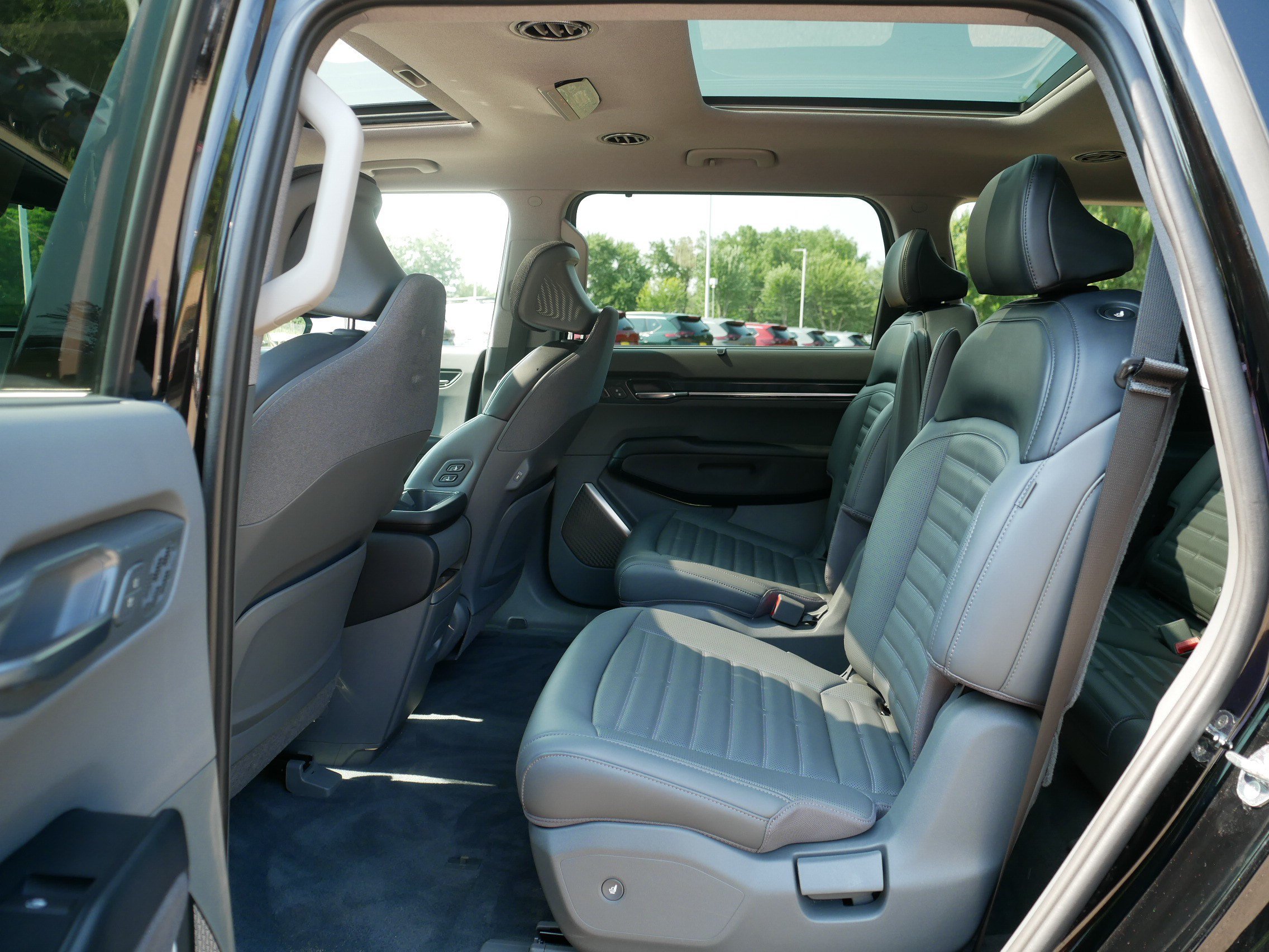Used 2024 Kia EV9 Land AWD/4WD image 35