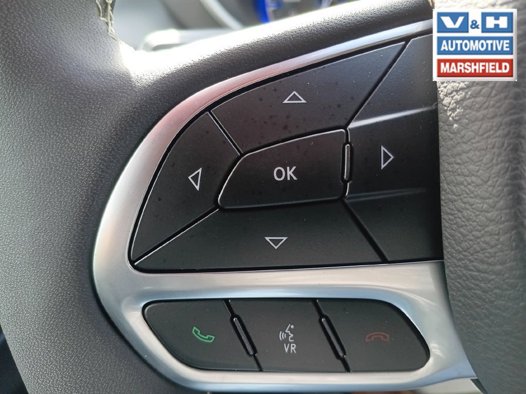 Used 2025 Chrysler Pacifica Select FWD image 6