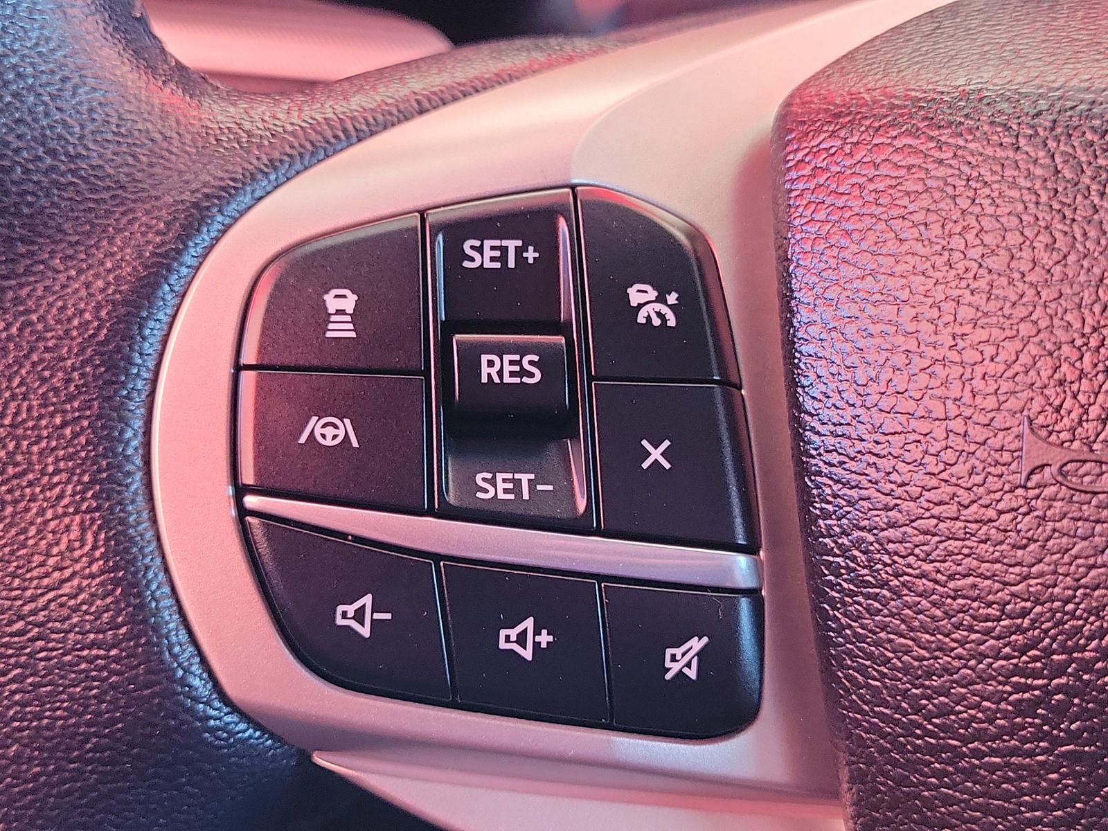 Used 2022 Ford Explorer XLT w/ Equipment Group 202A image 8