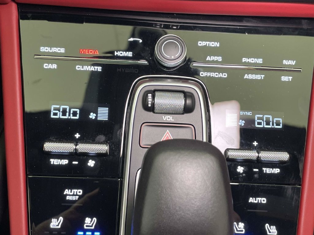 Certified 2023 Porsche Cayenne GTS AWD/4WD image 32