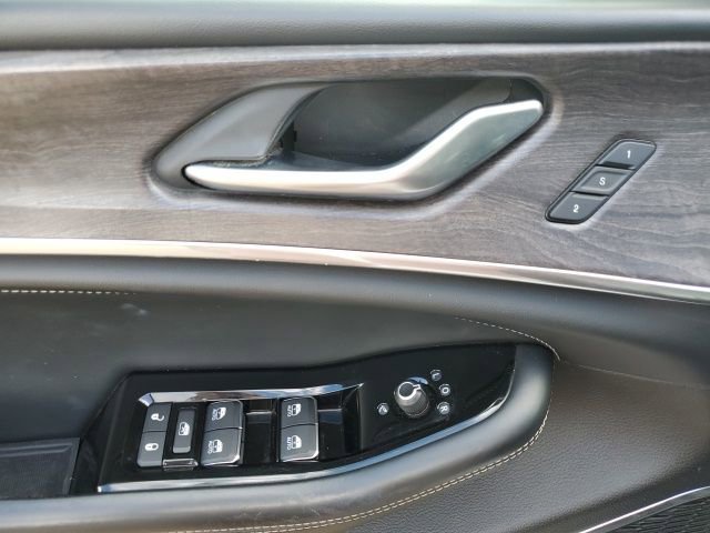 Used 2022 Jeep Grand Cherokee Overland image 12