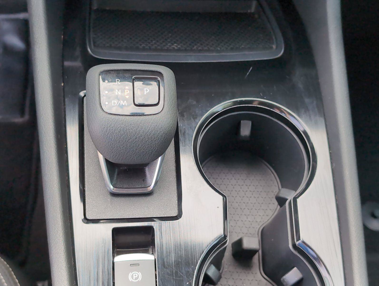 Used 2024 Nissan Rogue S AWD/4WD image 25