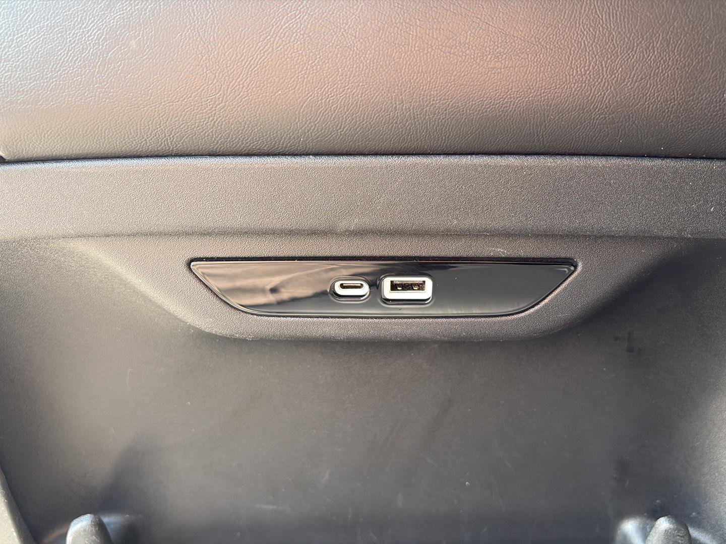 Used 2024 Chrysler Pacifica Limited FWD image 31