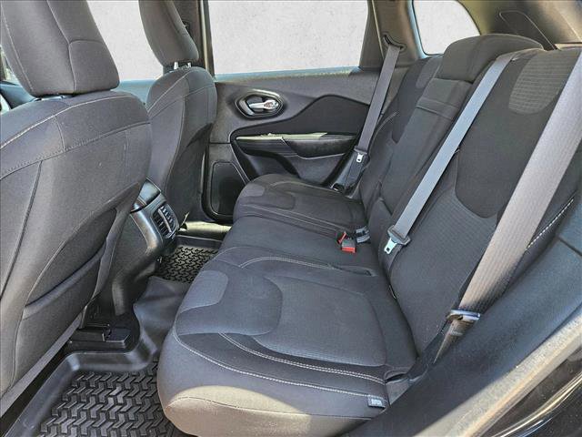 Used 2015 Jeep Cherokee Latitude w/ Comfort/Convenience Group AWD/4WD image 23