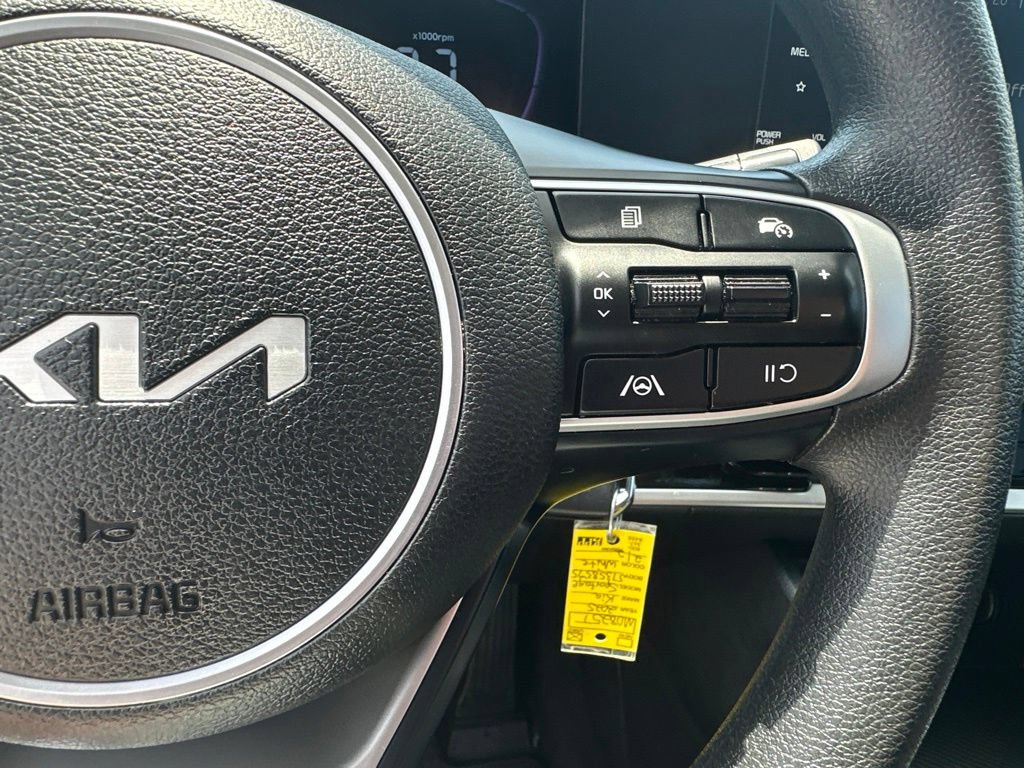 Used 2025 Kia Sportage LX FWD image 18