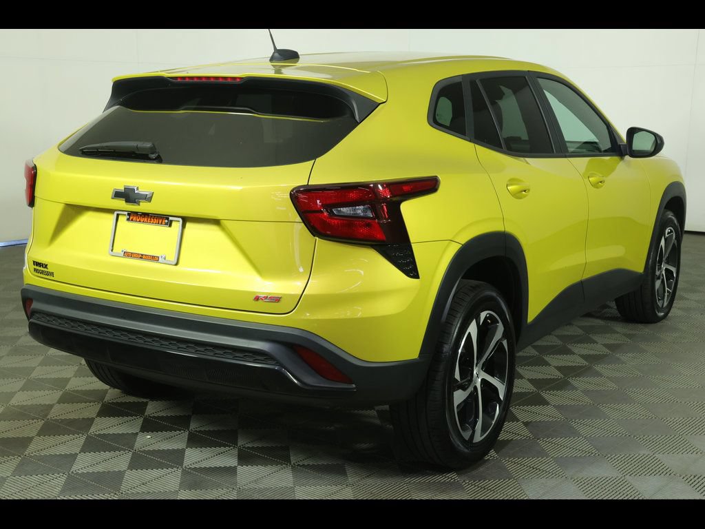 Used 2024 Chevrolet Trax RS FWD image 12