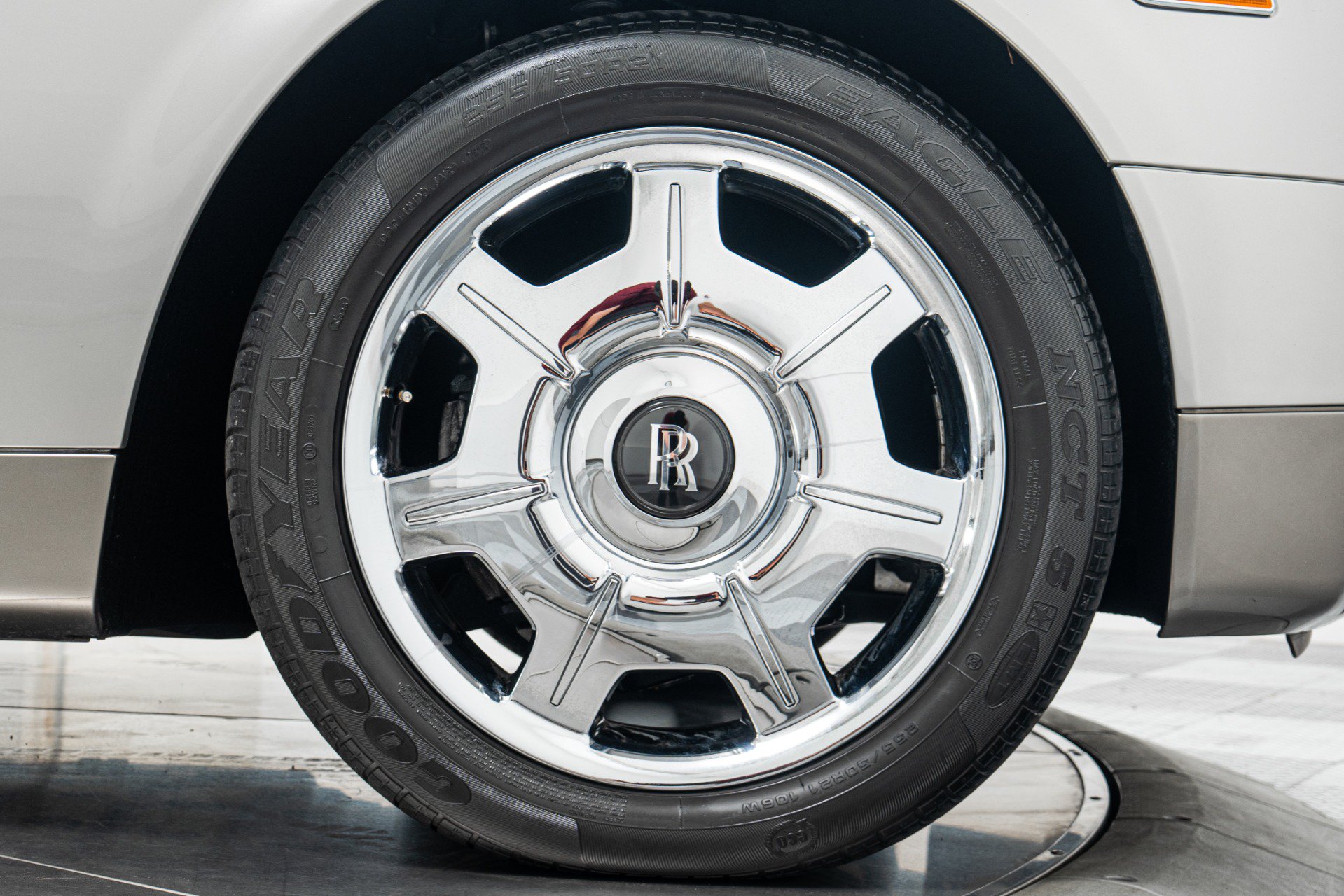 Used 2007 Rolls-Royce Phantom Sedan RWD image 48