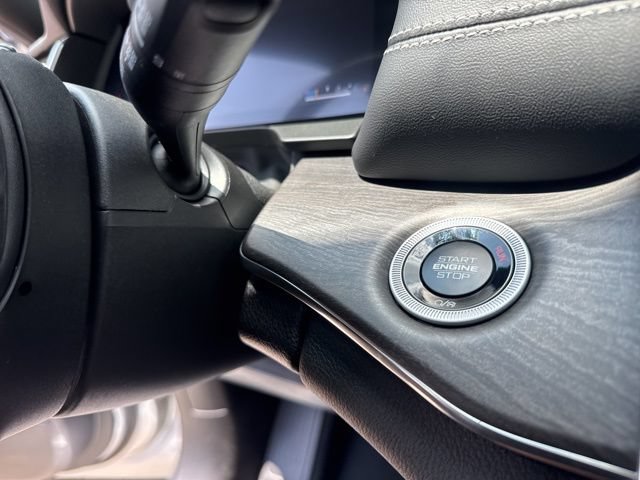 New 2025 Jeep Grand Cherokee Overland w/ Luxury Tech Group IV AWD/4WD image 17
