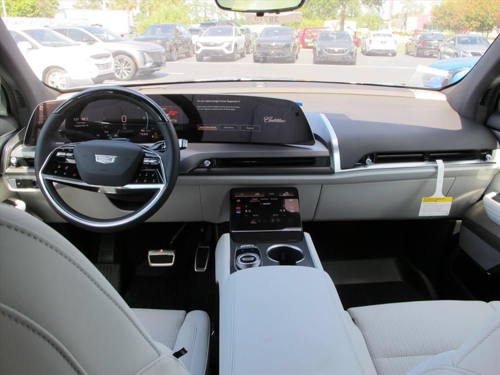 New 2027 Cadillac Vistiq Luxury w/ LPO, Floor Liner Package AWD/4WD image 23