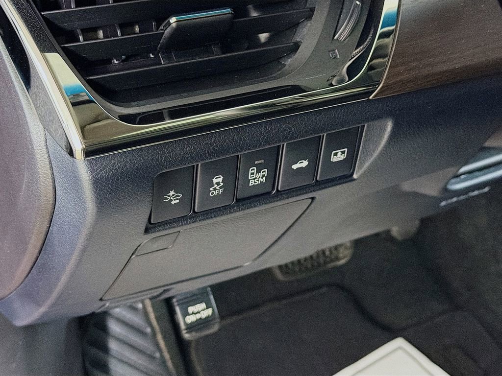 Used 2018 Toyota Avalon Limited w/ Carpet Mat Package FWD image 11