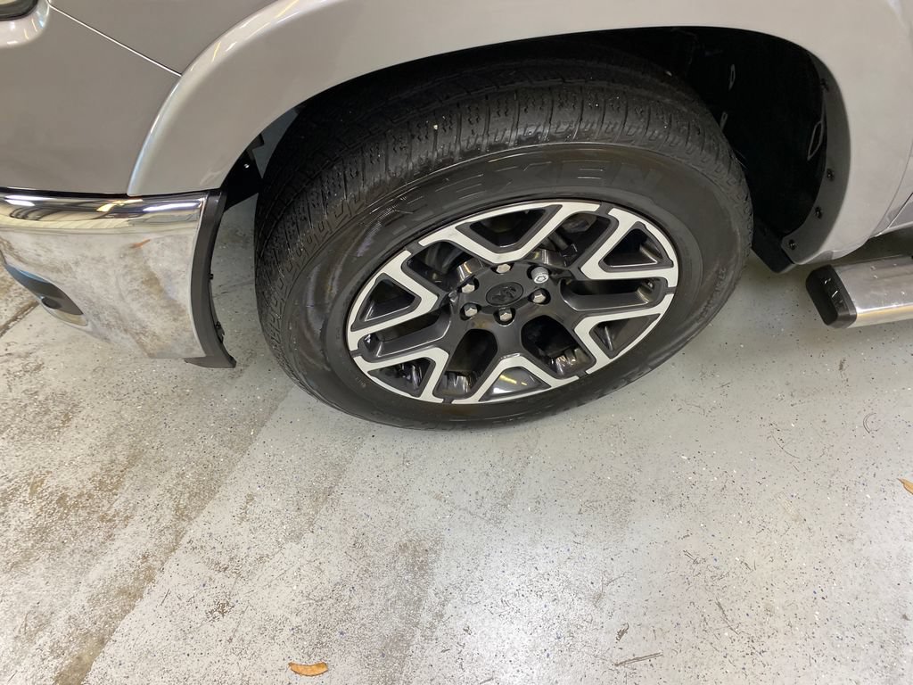 Used 2025 RAM 1500 Laramie AWD/4WD image 11