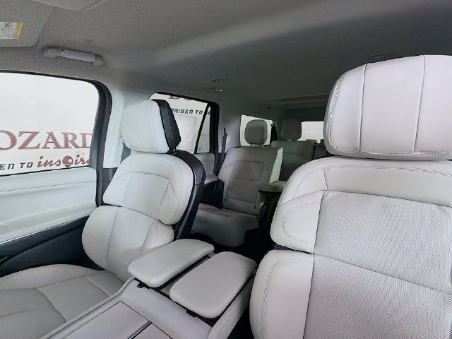 New 2026 Lincoln Navigator L Premier AWD/4WD image 23