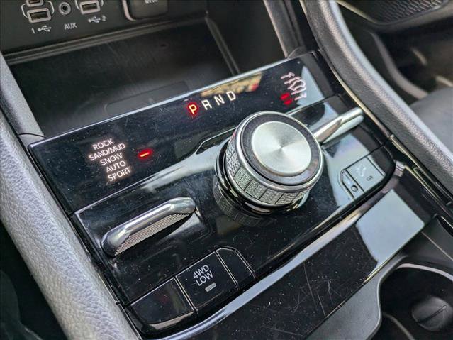 Used 2023 Jeep Grand Cherokee Overland w/ Luxury Tech Group IV AWD/4WD image 13