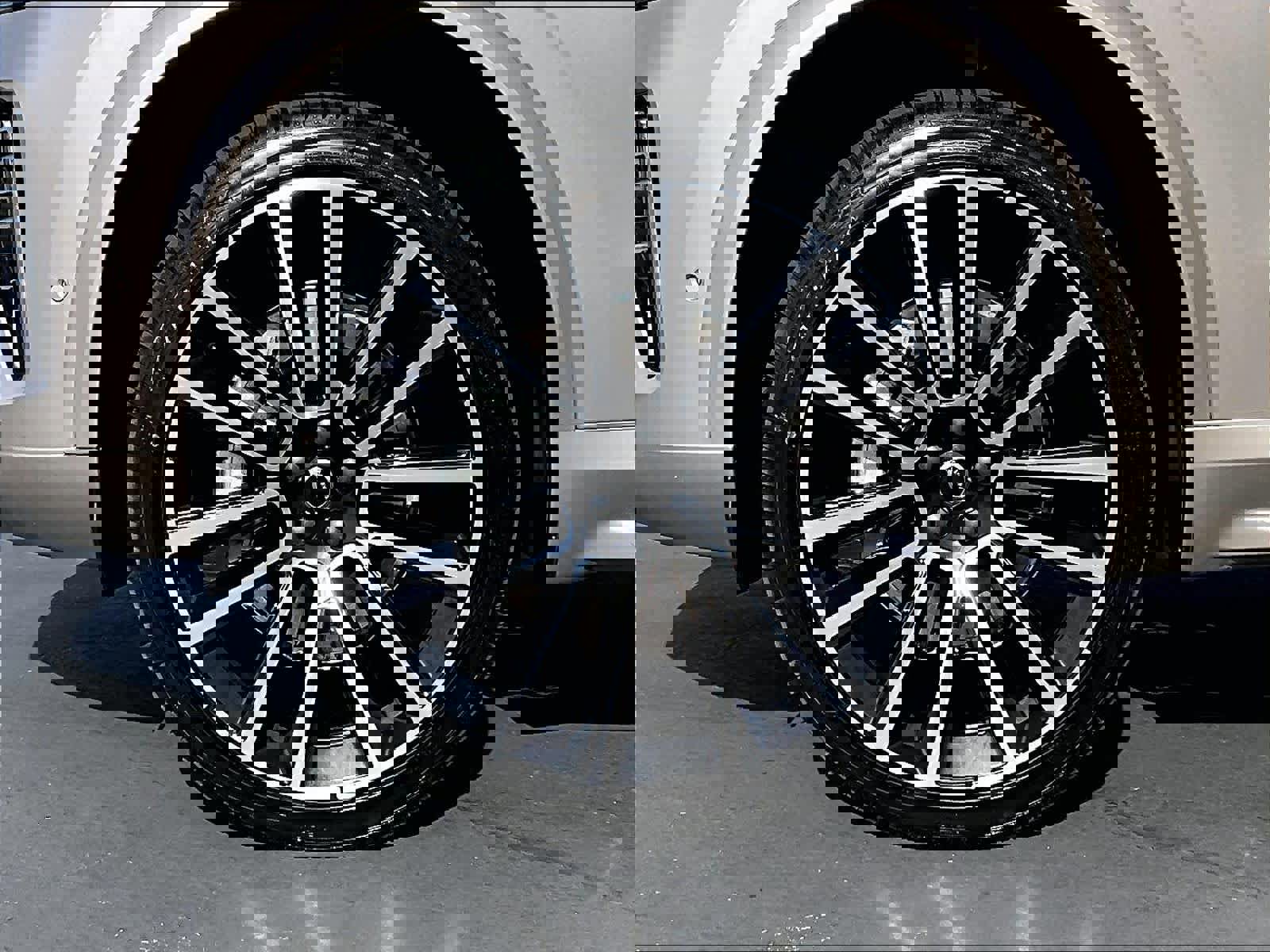 Used 2026 Volvo XC90 B5 Plus image 12