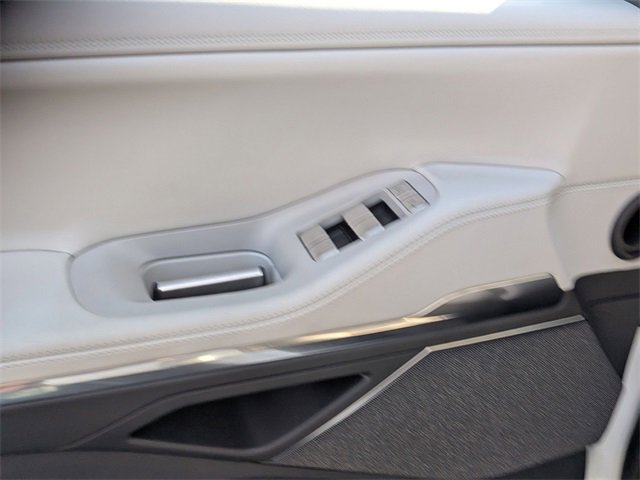 Used 2025 Lincoln Navigator Reserve image 15