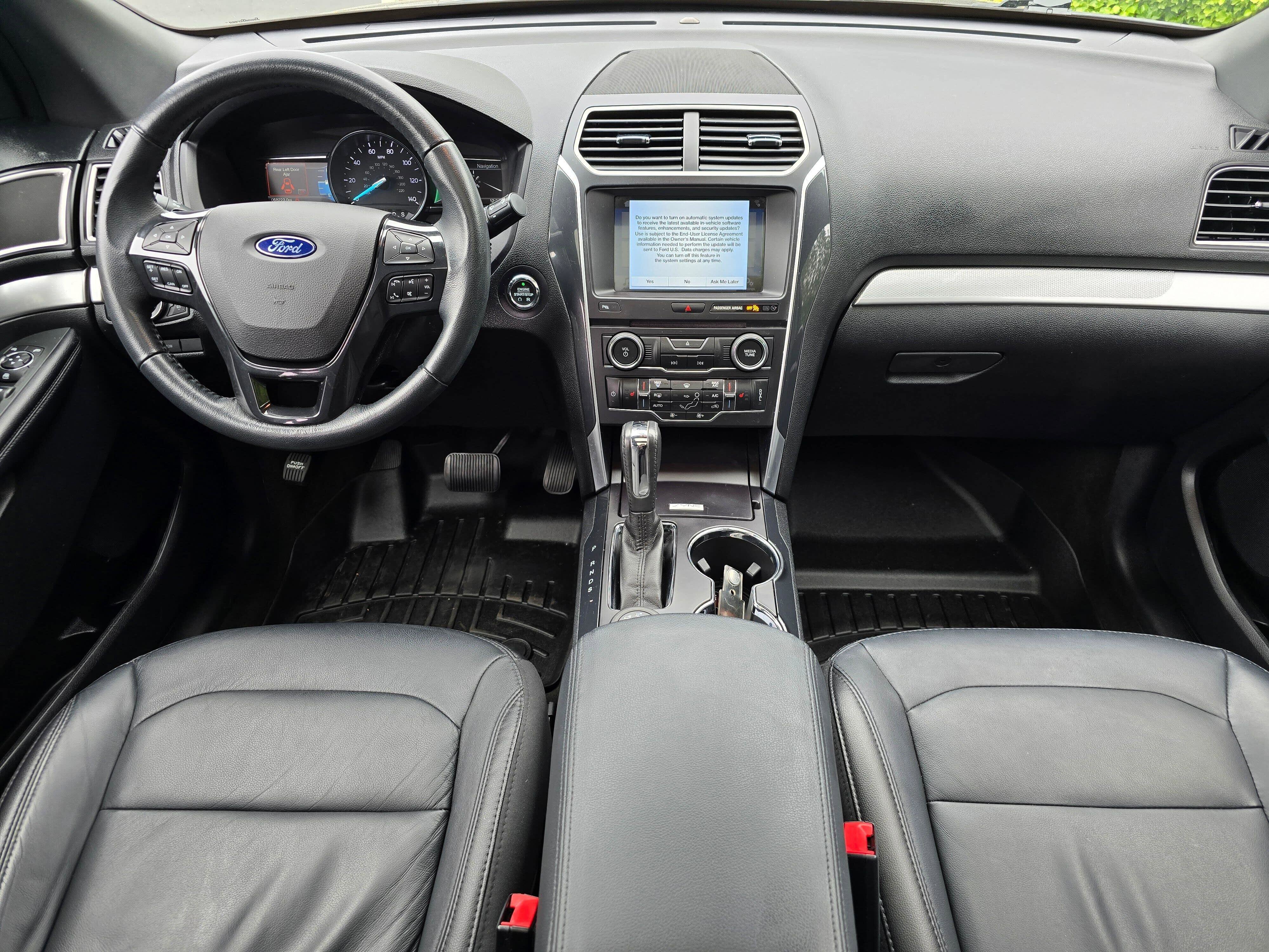 Used 2017 Ford Explorer XLT w/ Equipment Group 202A AWD/4WD image 19