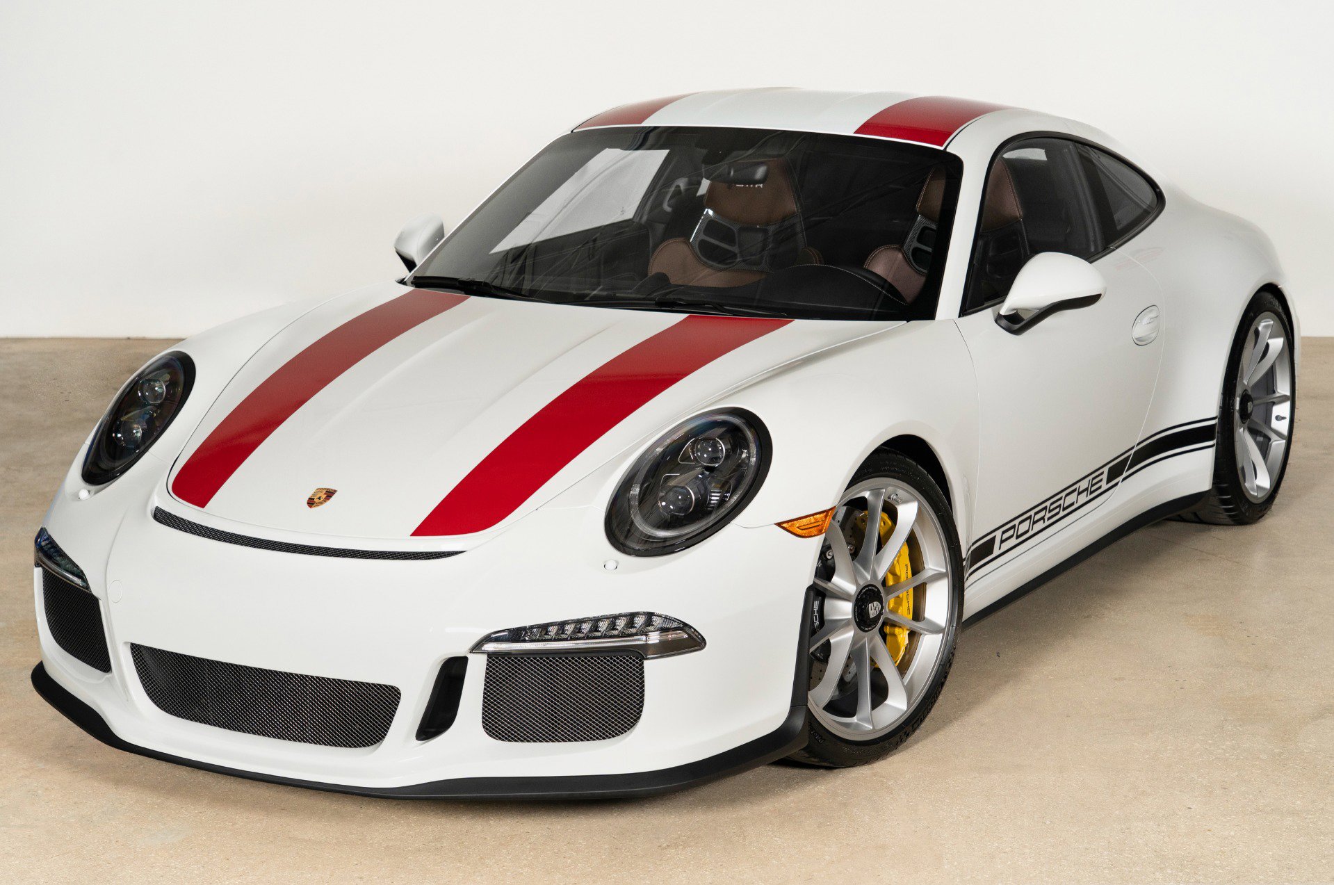 Used 2016 Porsche 911 R image 2
