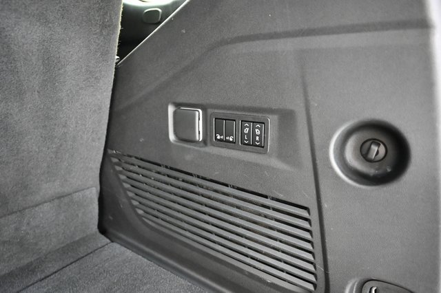 Used 2022 GMC Yukon SLT w/ SLT Premium Package image 28