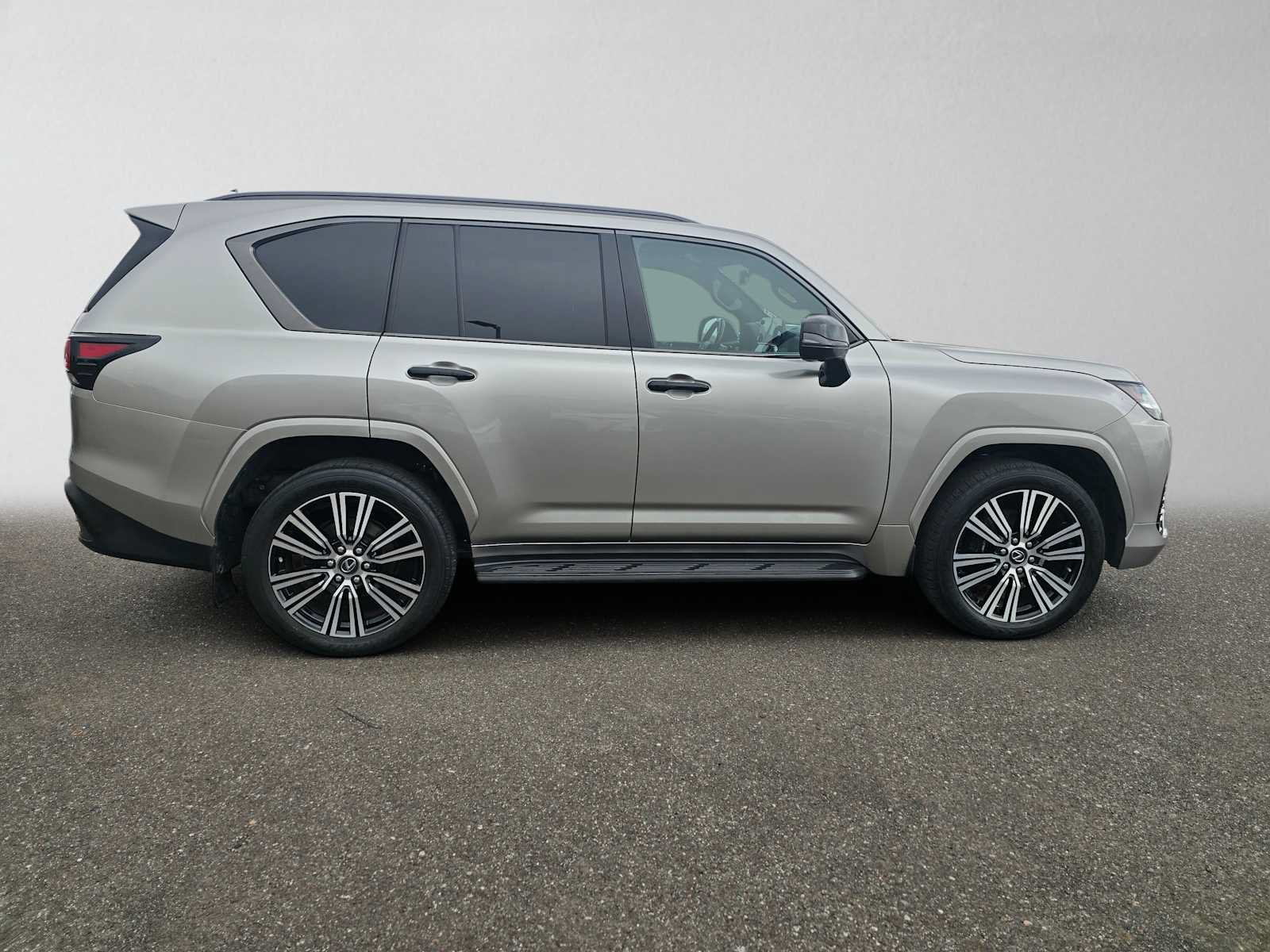 Used 2022 Lexus LX 600 4WD w/ Appearance Package image 2