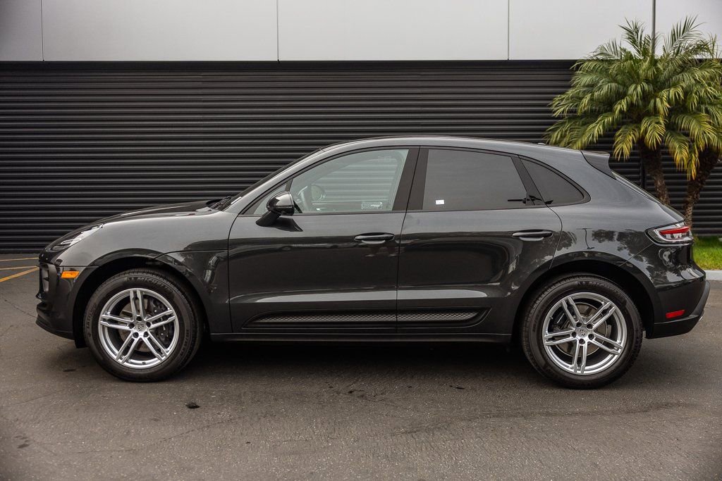 Certified 2025 Porsche Macan image 2