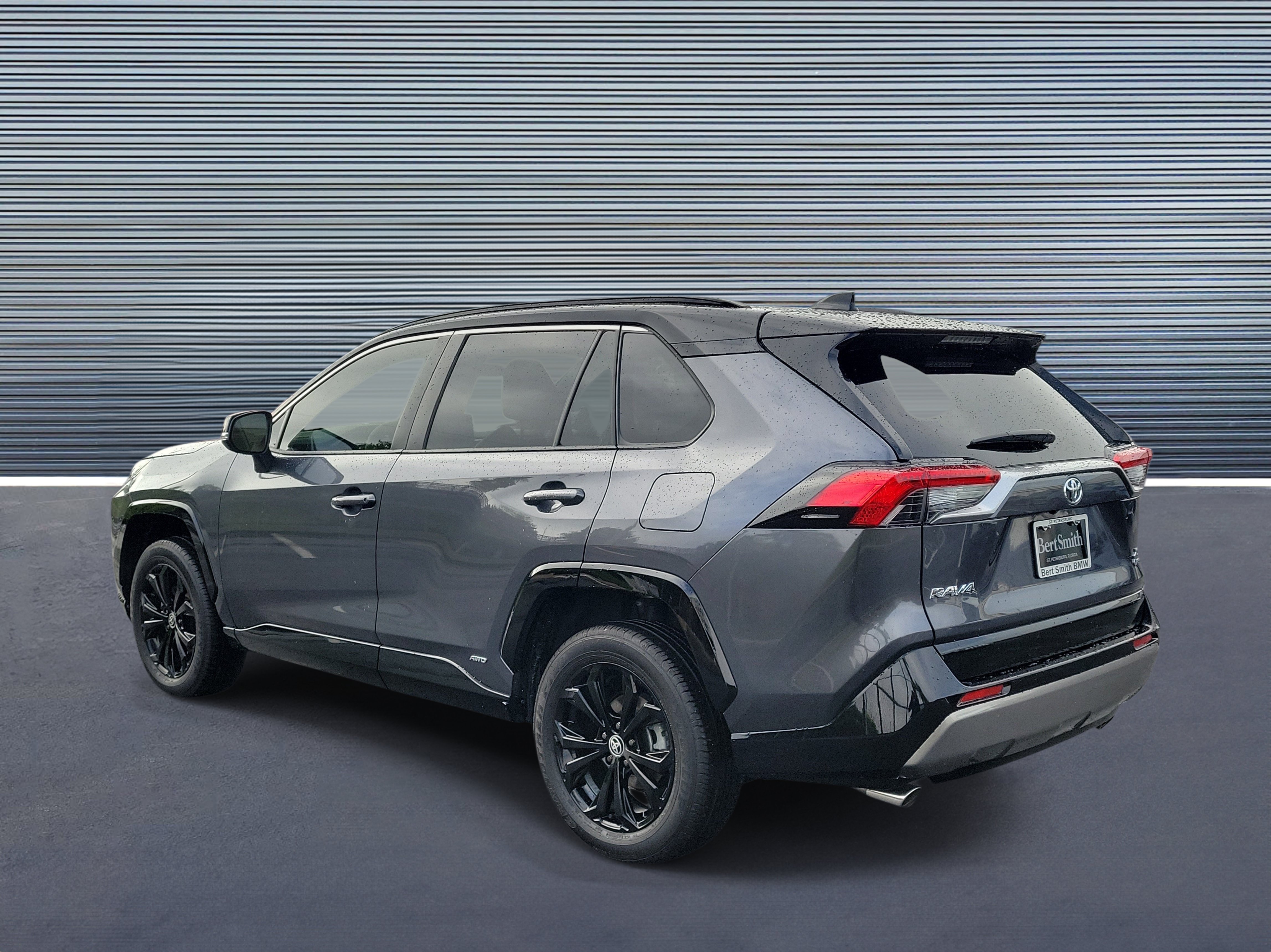 Used 2025 Toyota RAV4 XSE AWD/4WD image 4