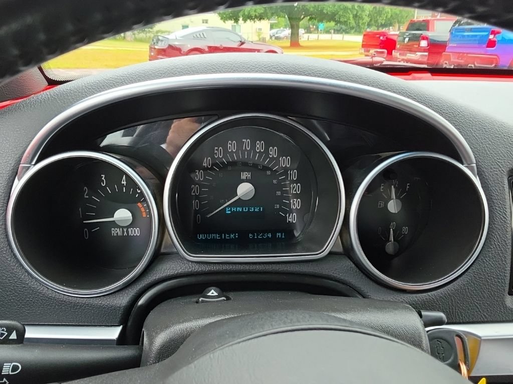 Used 2004 Chevrolet SSR w/ Preferred Equipment Group RWD image 7
