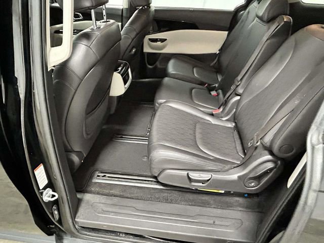 Used 2024 Kia Carnival EX FWD image 9