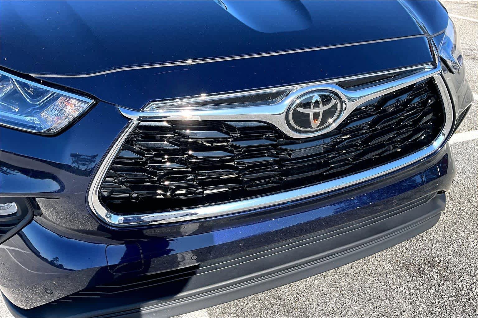 Used 2023 Toyota Highlander Limited FWD image 45
