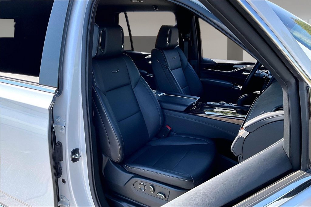 Used 2021 Cadillac Escalade Luxury AWD/4WD image 7