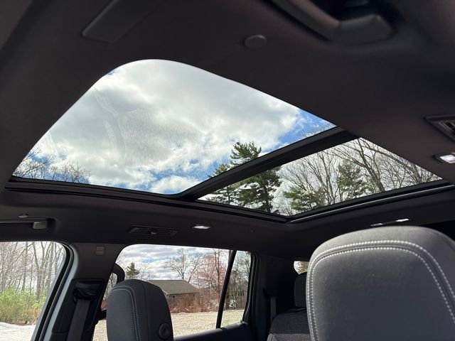 Used 2025 Chevrolet Traverse LT w/ Sun and Wheel Package image 29