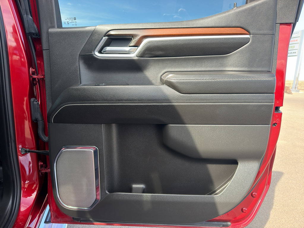 Used 2024 GMC Sierra 1500 Denali w/ Technology Package AWD/4WD image 30