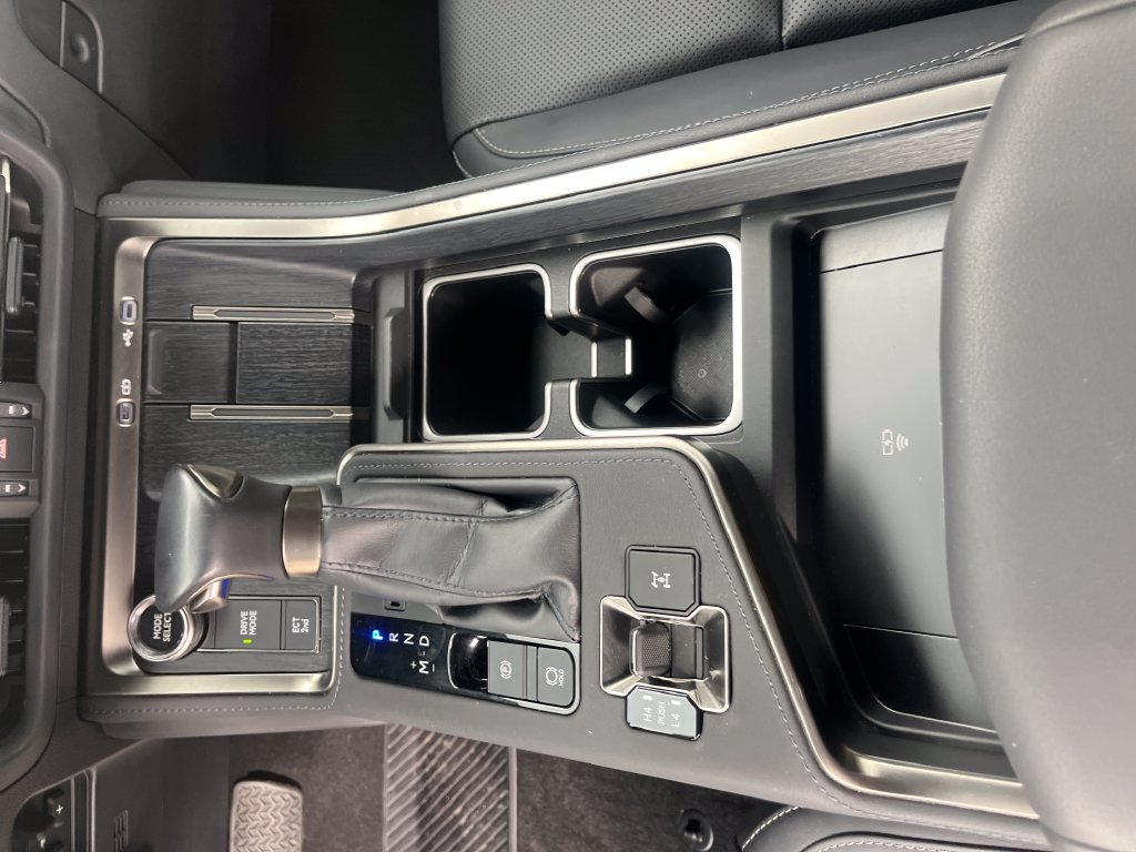 Used 2024 Lexus GX 550 w/ Accessory Package (2T) AWD/4WD image 27
