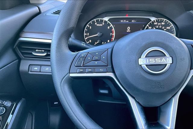 Used 2023 Nissan Altima 2.5 SV FWD image 11