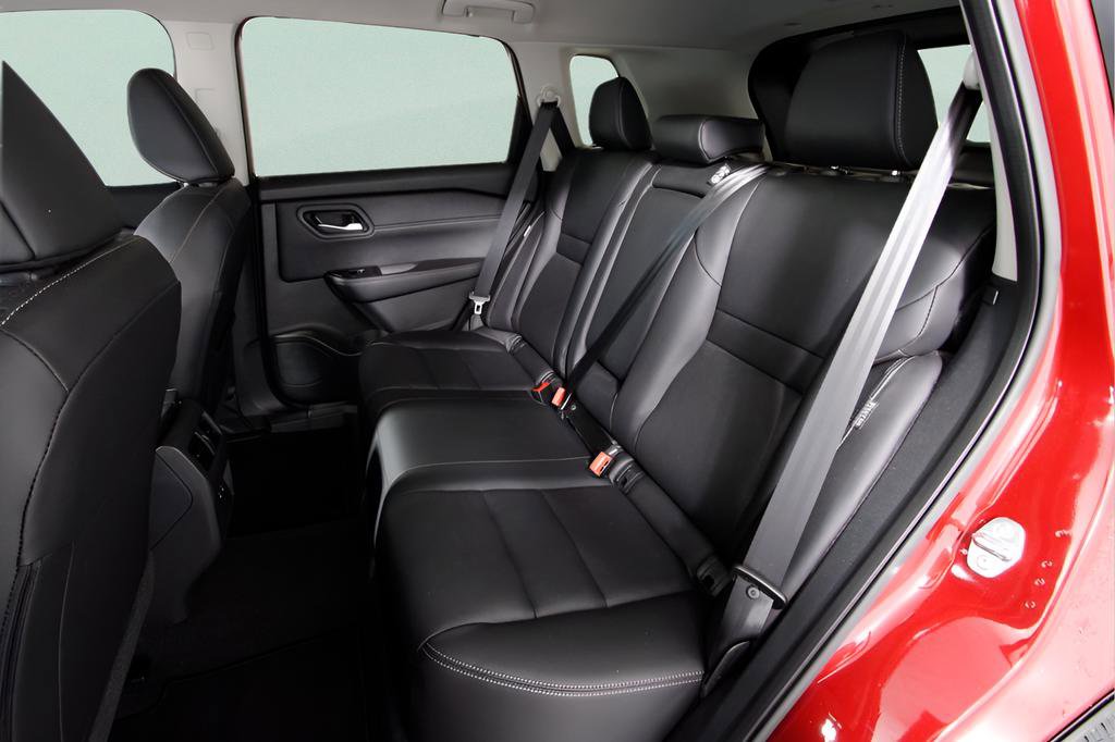 Used 2024 Nissan Rogue SL w/ SL Premium Package image 14