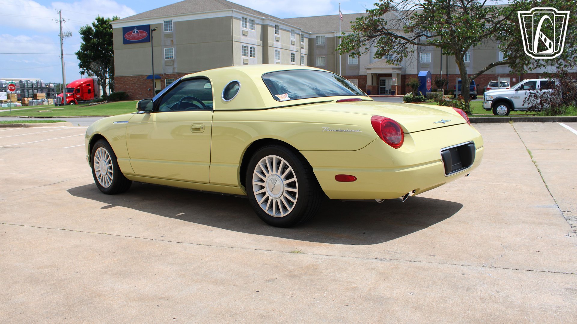 Used 2005 Ford Thunderbird RWD image 28
